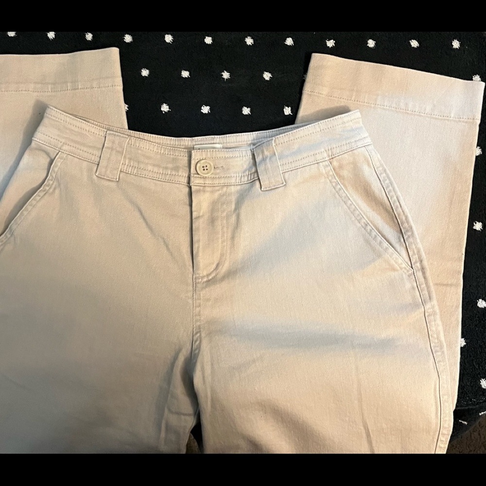 A new day cream stretch size 2 pants